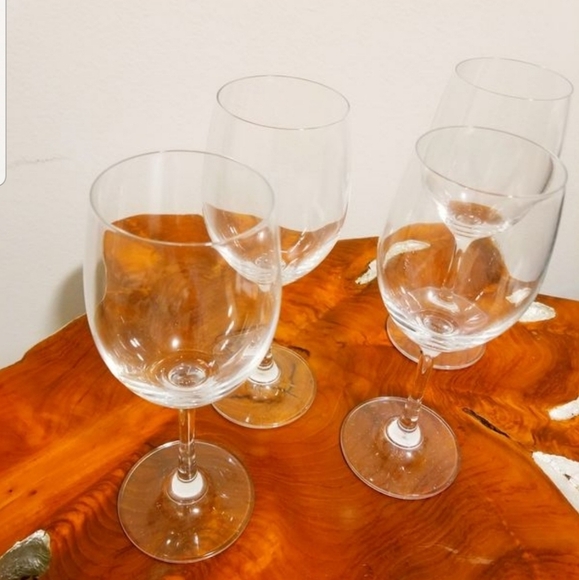 Collection of 12 new untouched wine glasses - Picture 4 of 7